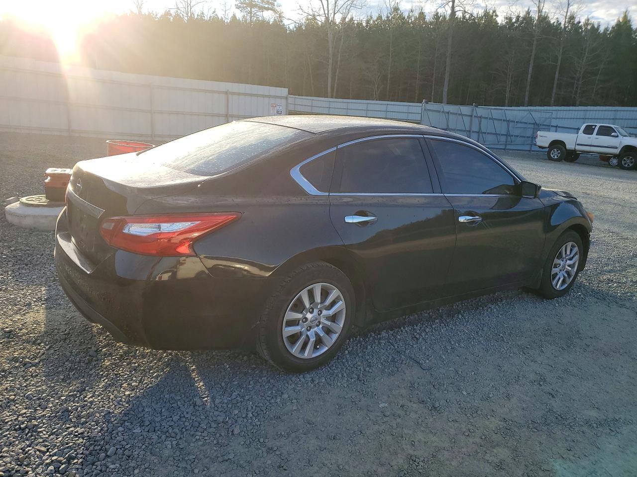 2016 Nissan Altima 2.5 S - Фото 3