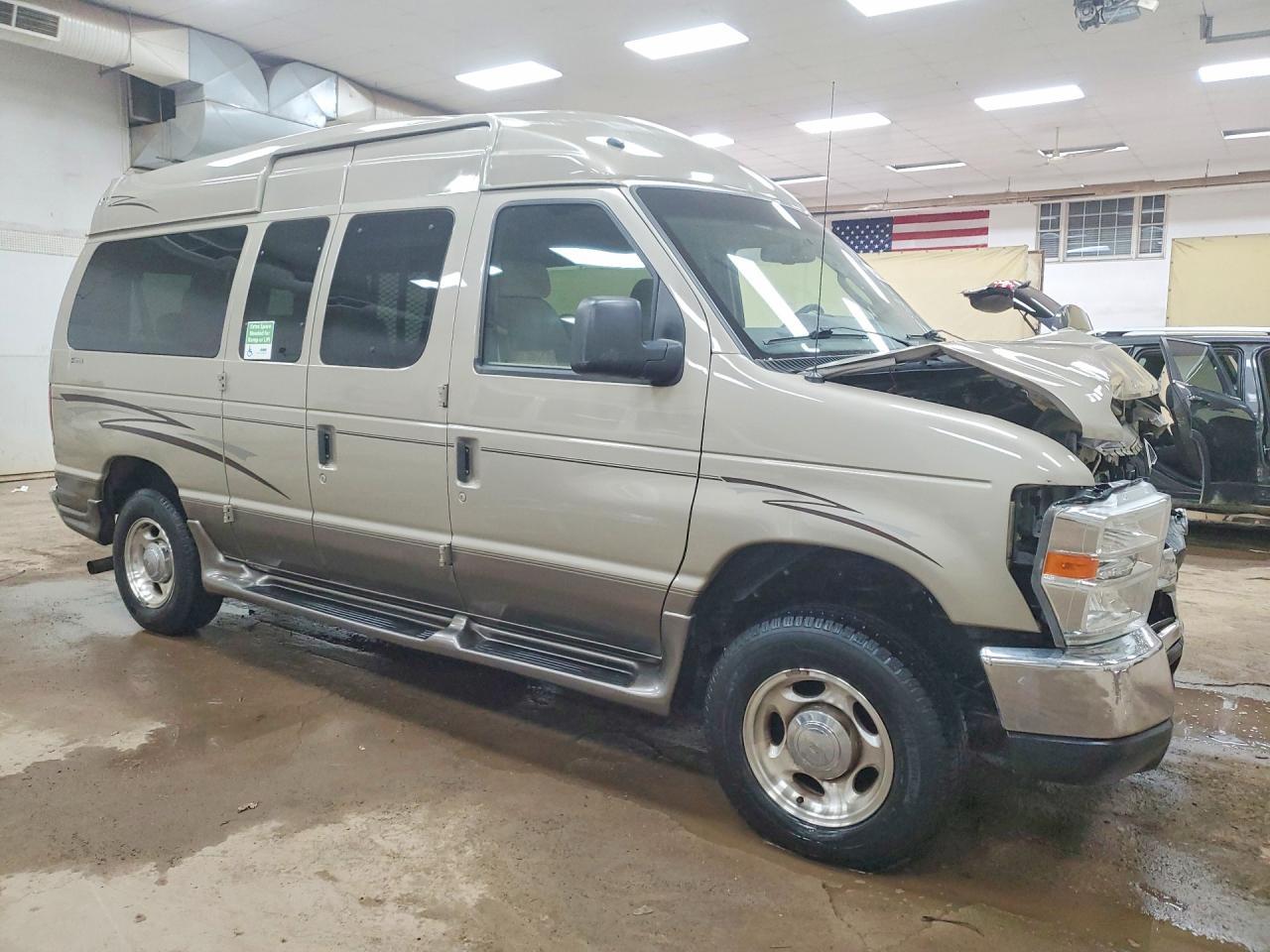2014 Ford Econoline E150 Van - Фото 4