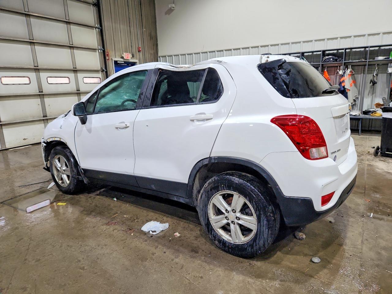 2022 Chevrolet Trax Ls - Фото 2