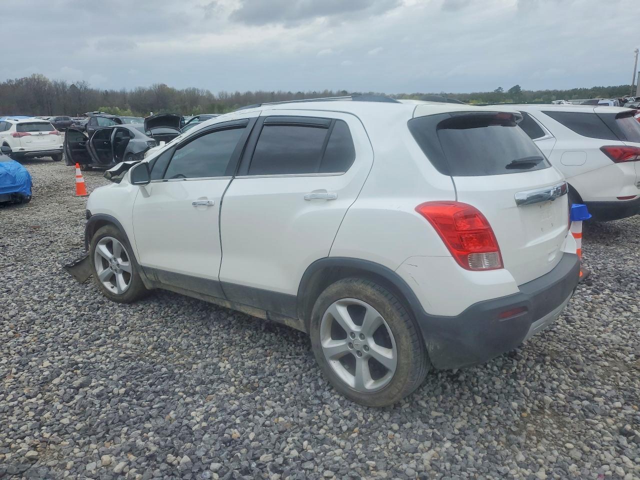 2015 Chevrolet Trax Ltz - Image 2