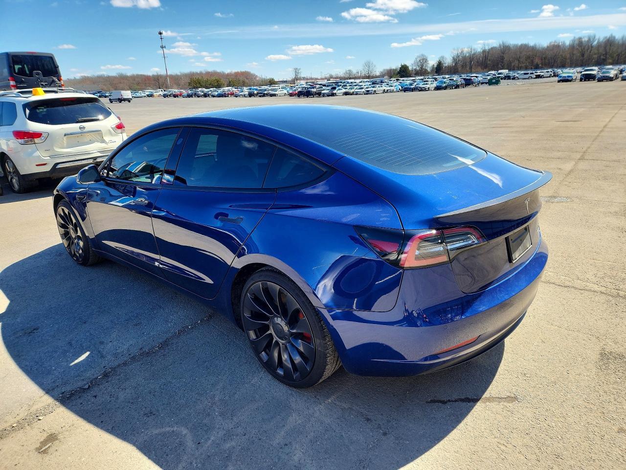 2022 Tesla Model 3 - Фото 2