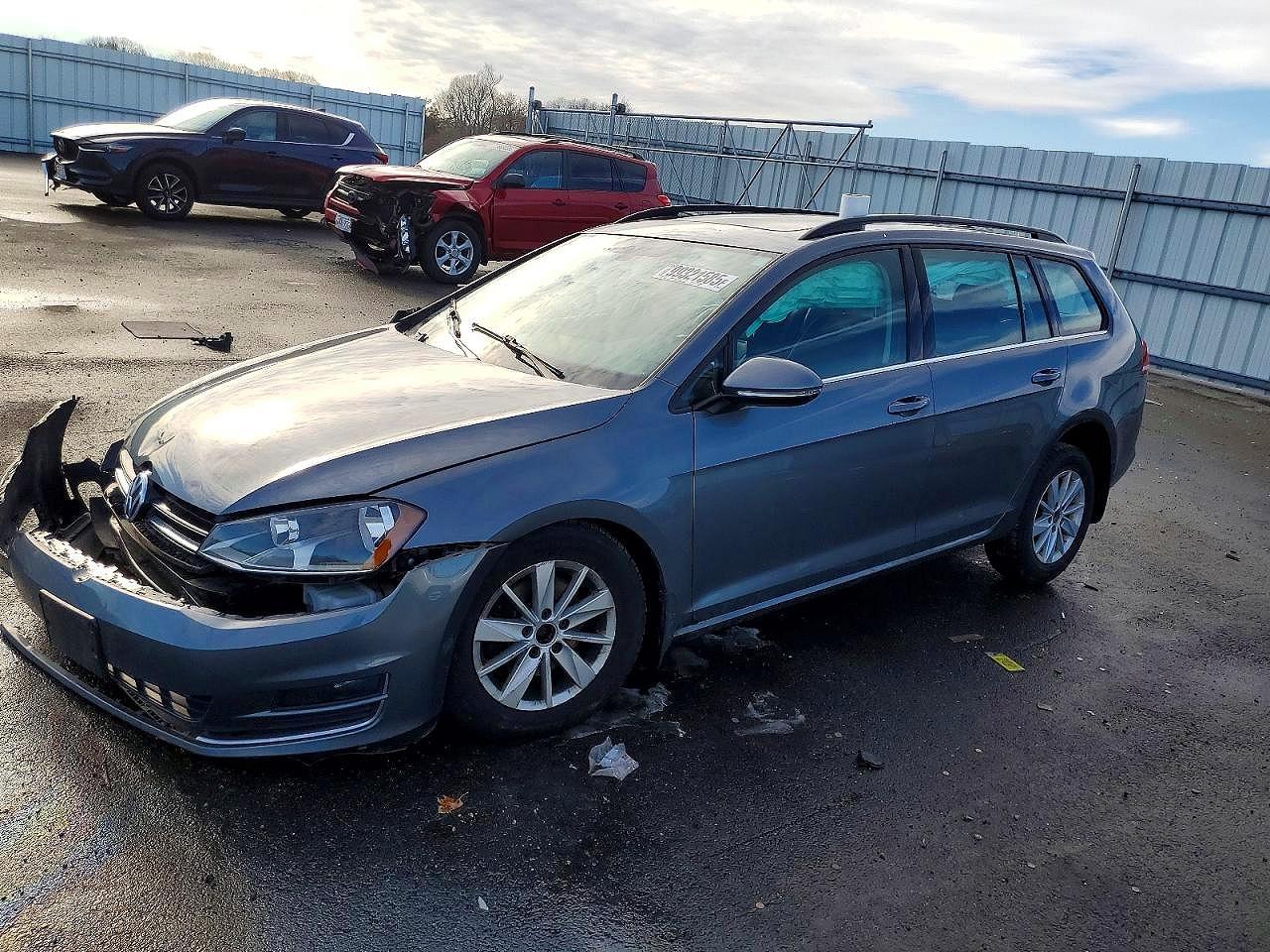 2017 Volkswagen Golf Sportwagen S