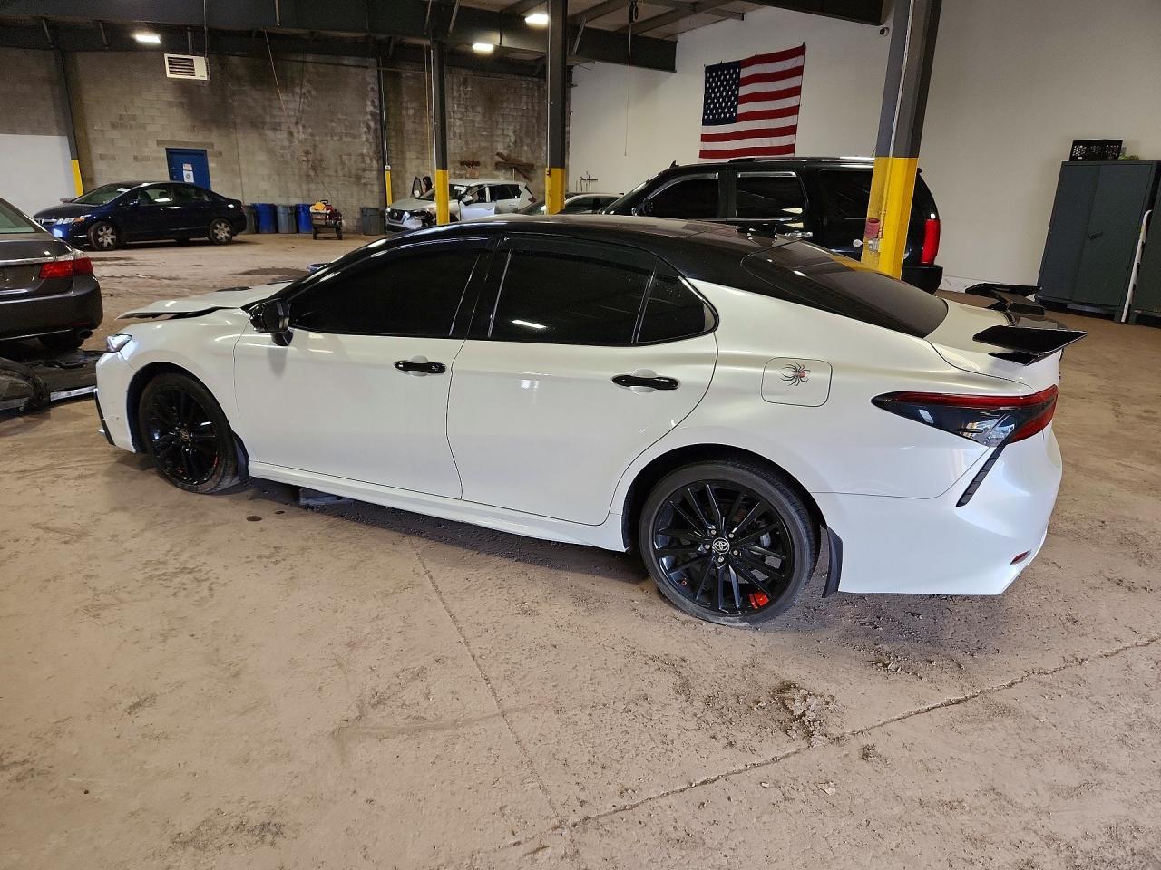 2023 Toyota Camry Xse V6 - Фото 2