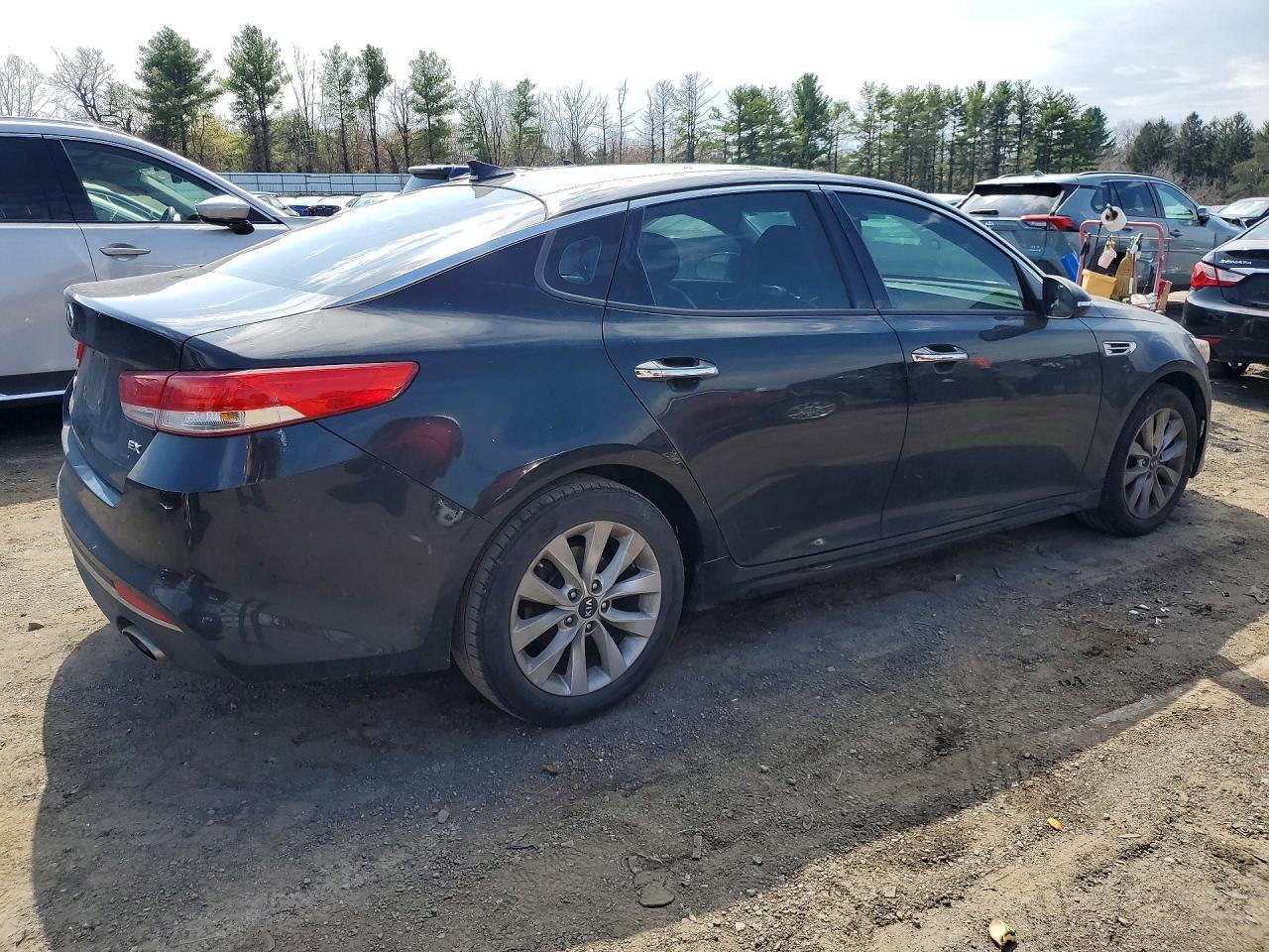 2017 Kia Optima Ex - Image 3