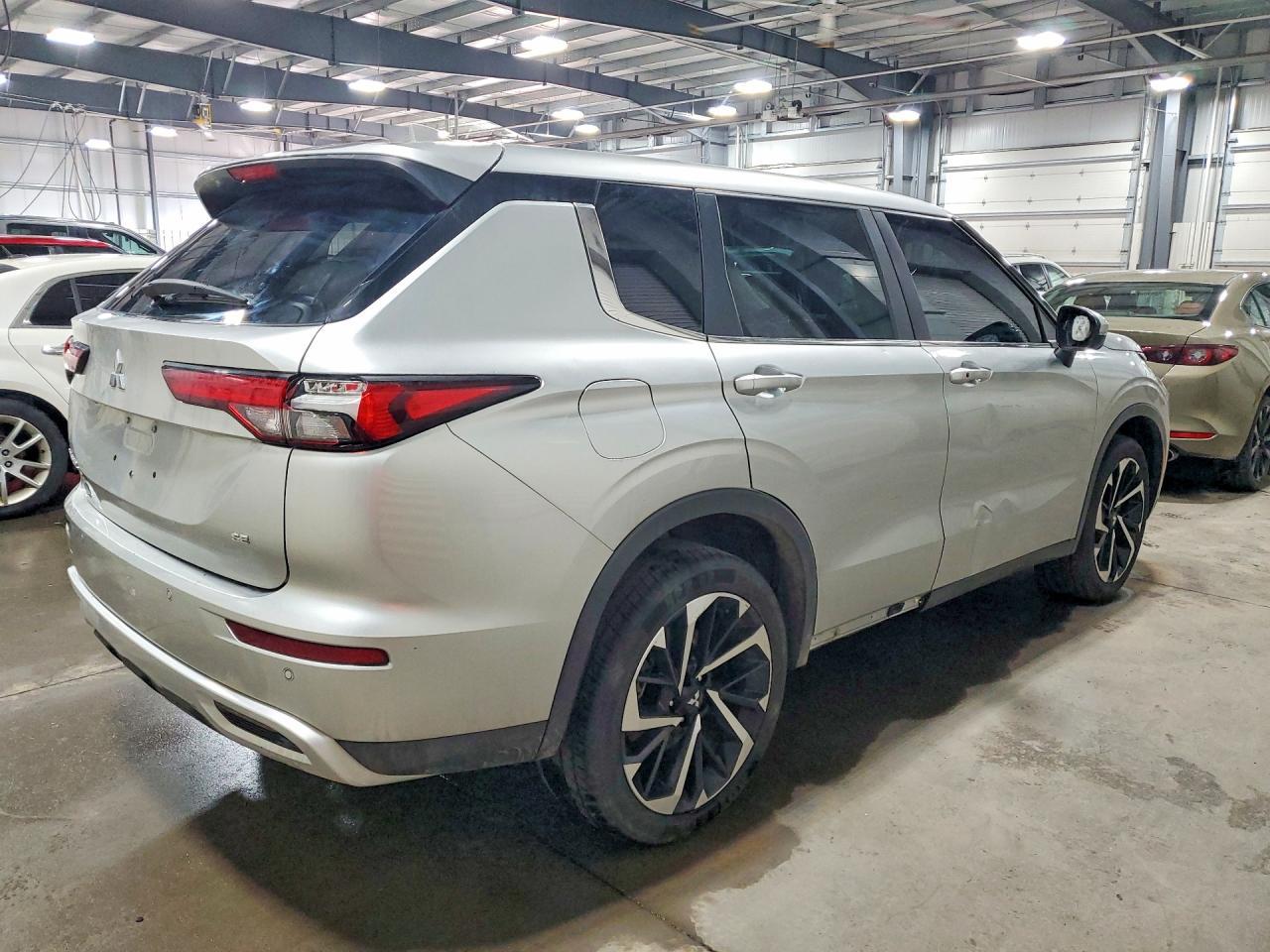 2023 Mitsubishi Outlander Se - Image 3