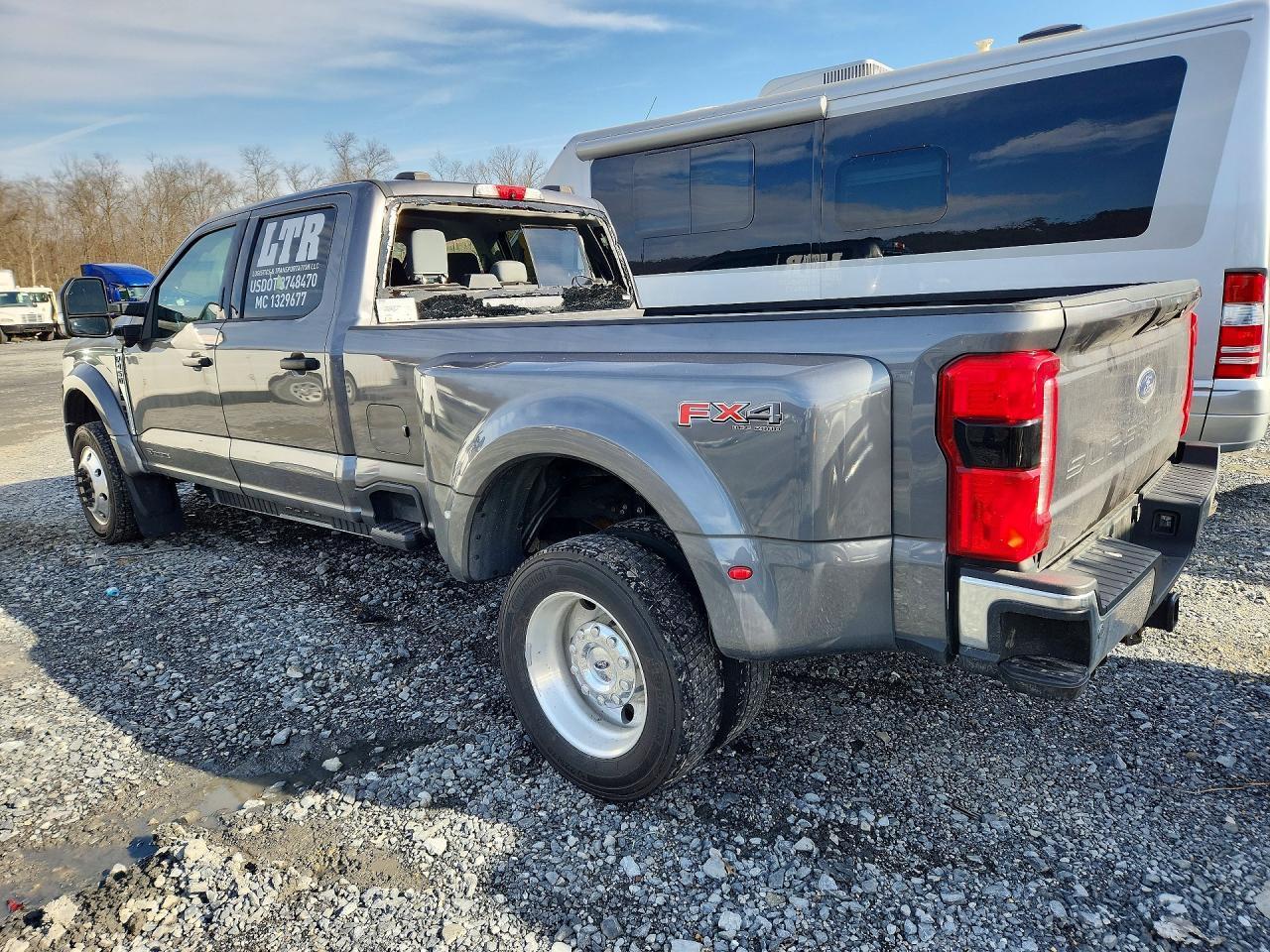 2023 Ford F450 Super Duty - Фото 2