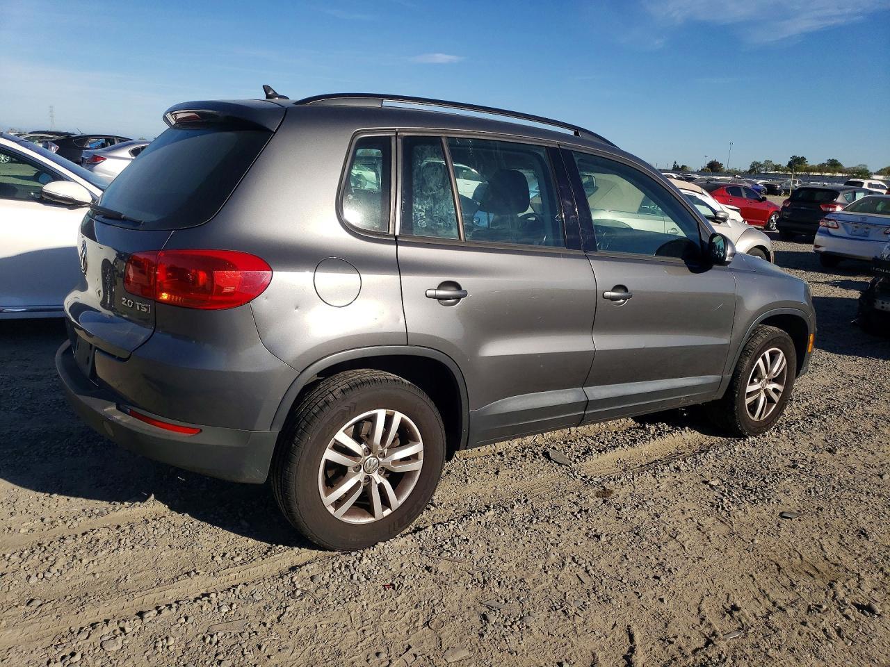 2015 Volkswagen Tiguan S - Image 3