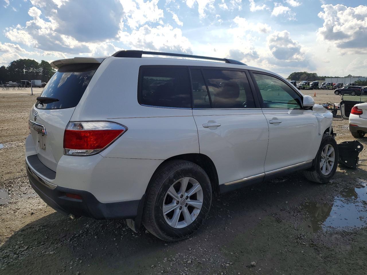 2011 Toyota Highlander Se - Image 3