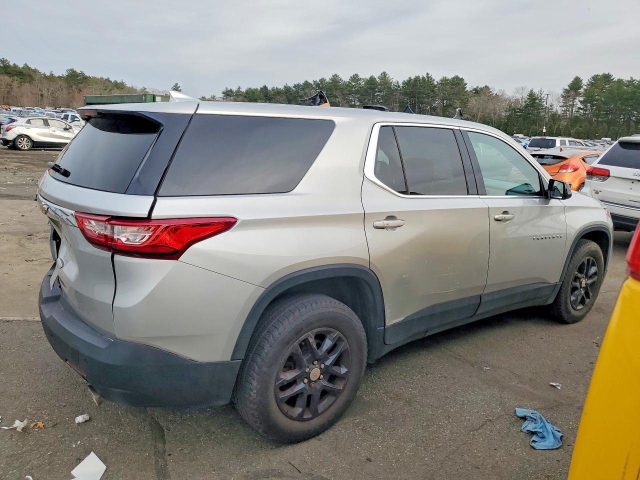 2020 Chevrolet Traverse Ls - Фото 3