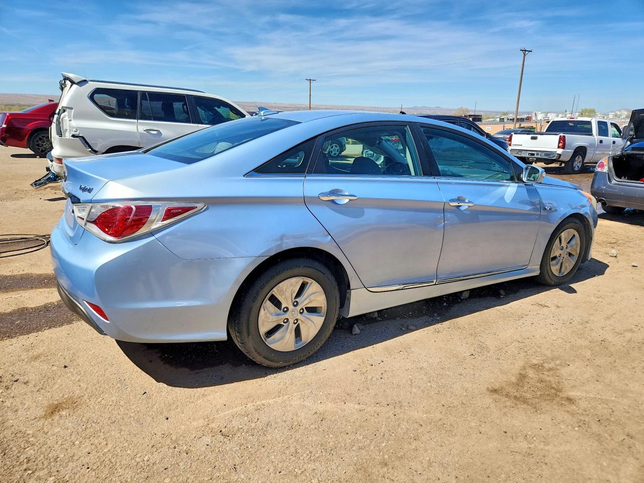 2013 Hyundai Sonata Hybrid Base - Image 3