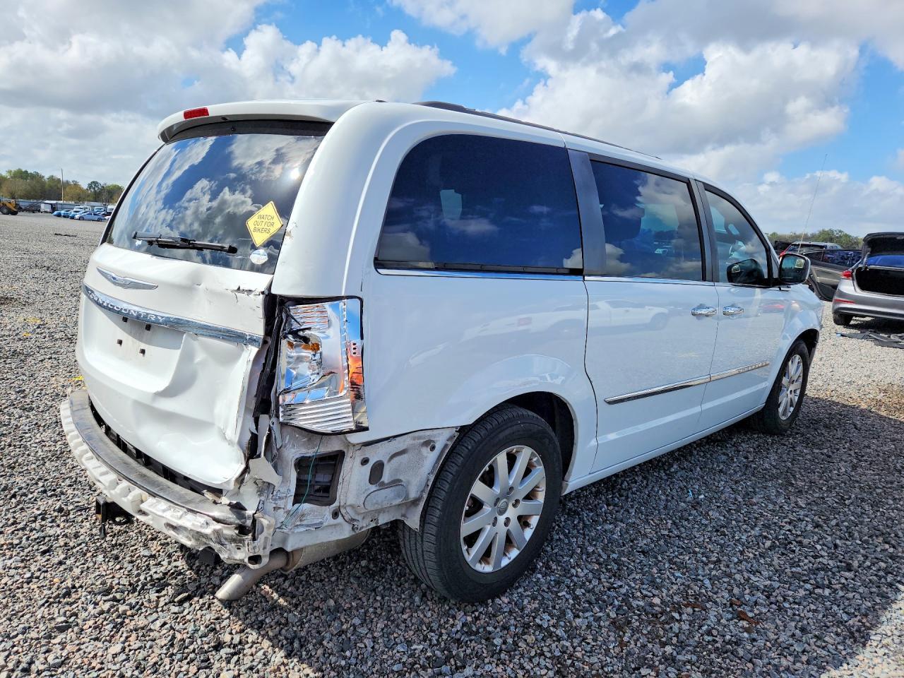2014 Chrysler Town & Country Touring - Фото 3