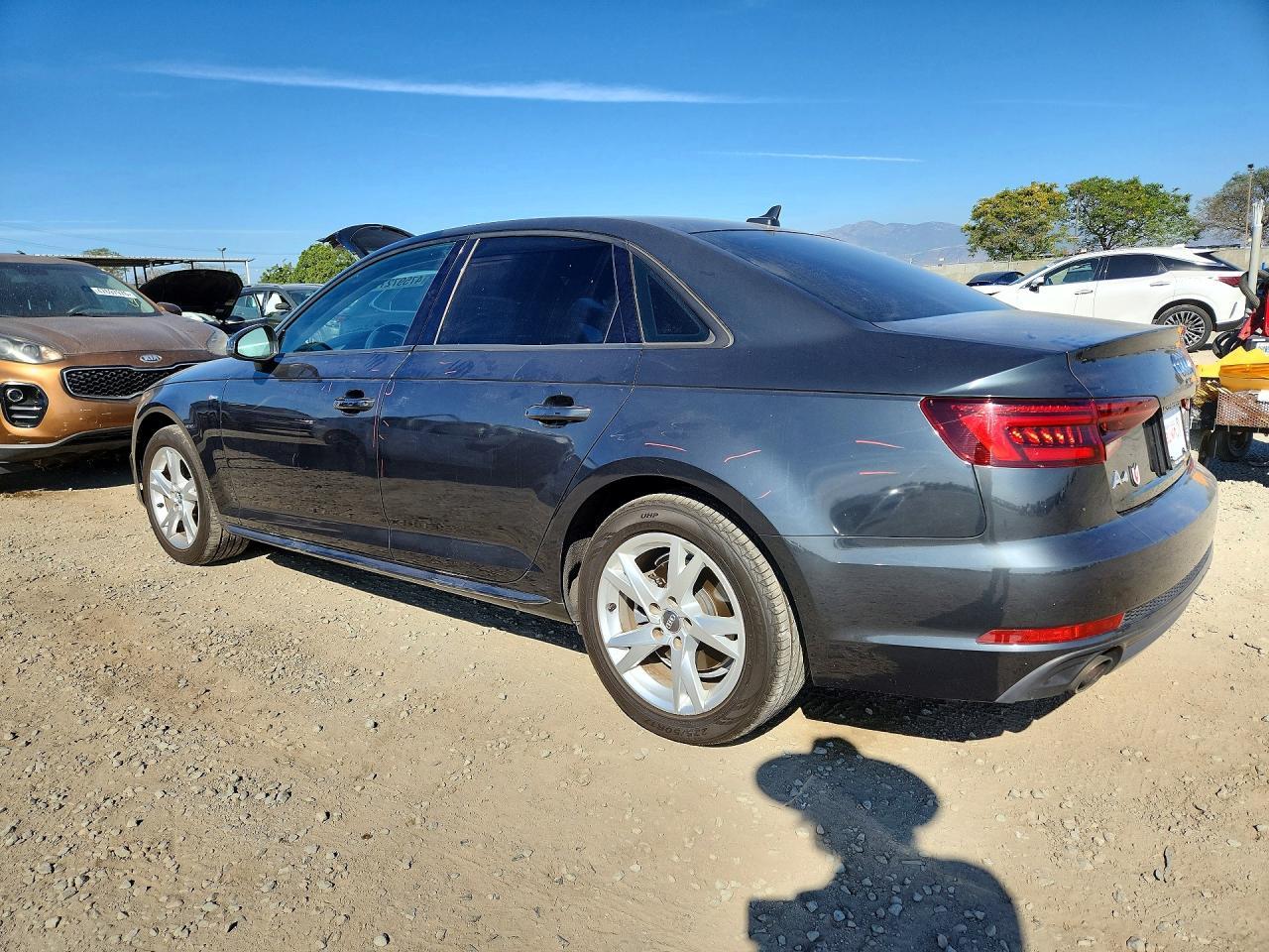 2018 Audi A4 Premium - Фото 2