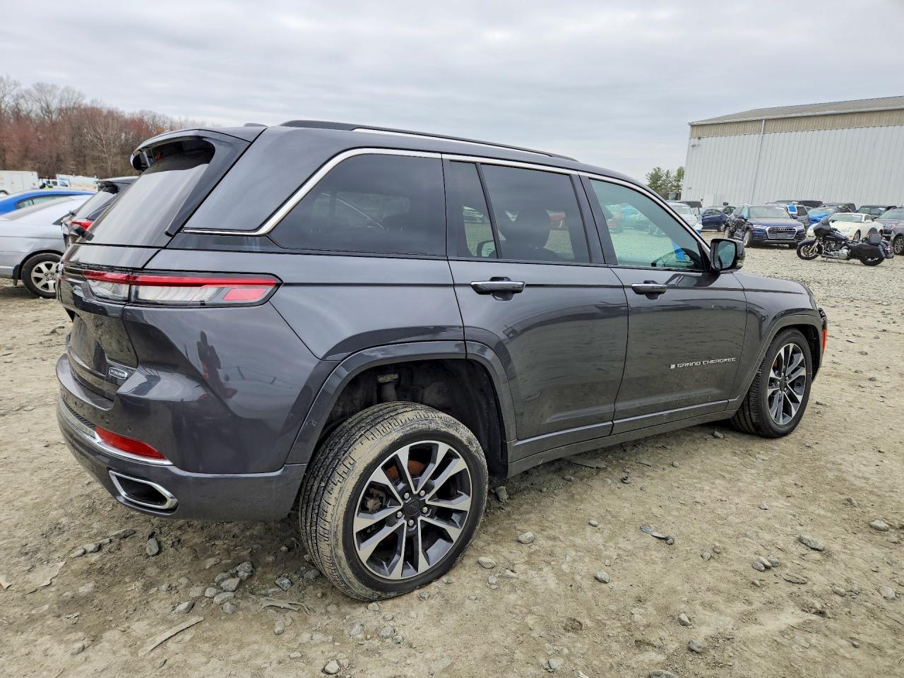 2022 Jeep Grand Cherokee Overland - Image 3