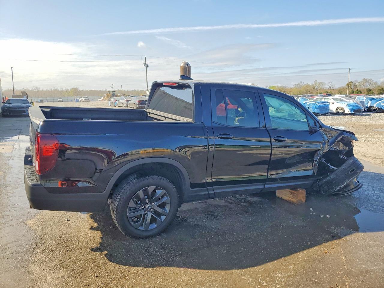 2025 Honda Ridgeline Sport - Image 3