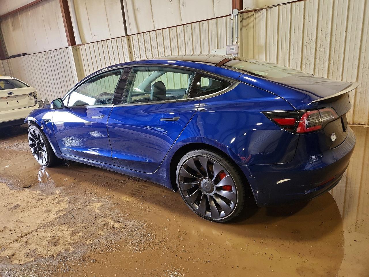 2022 Tesla Model 3 - Фото 2