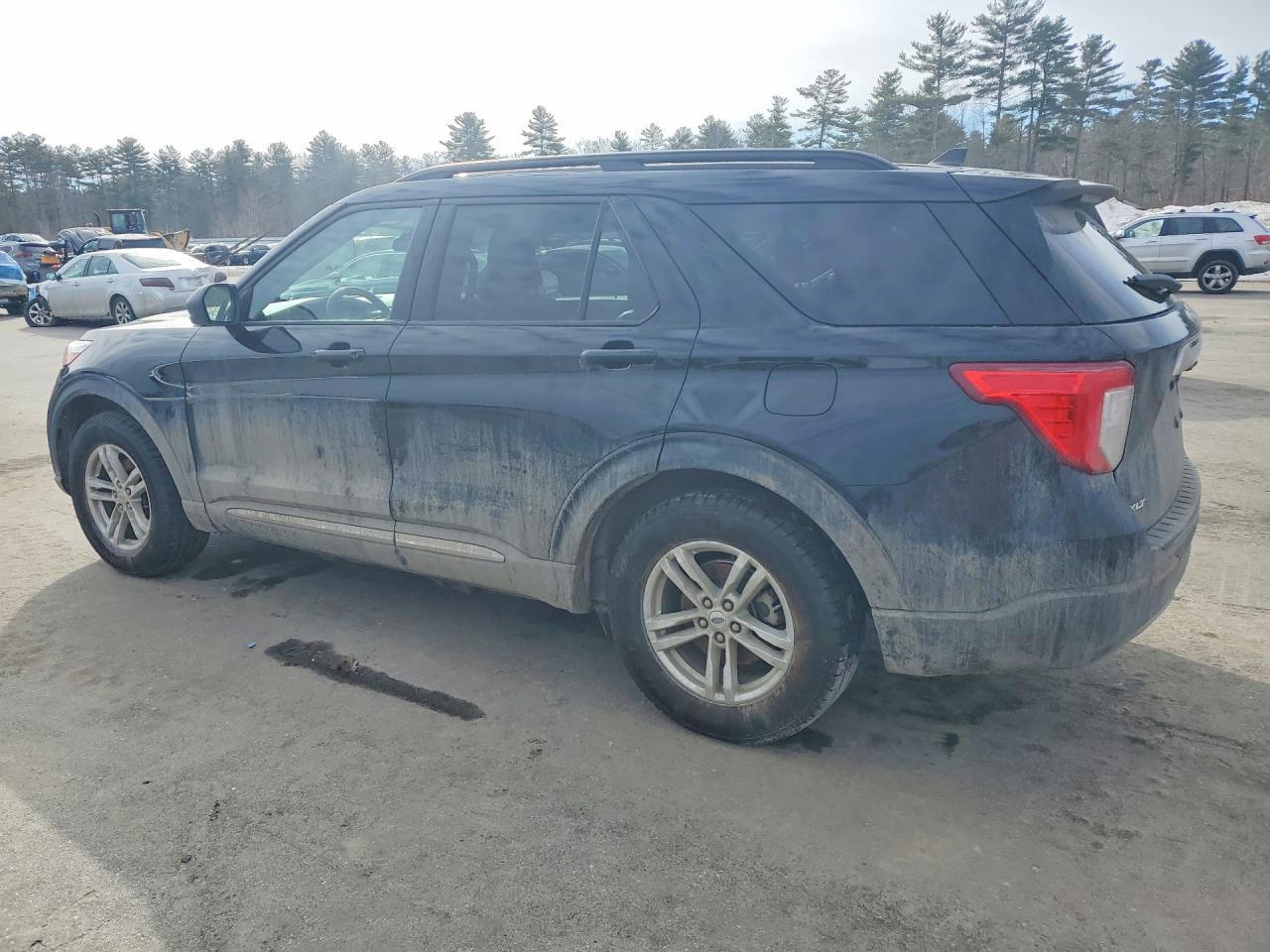 2022 Ford Explorer Xlt - Фото 2