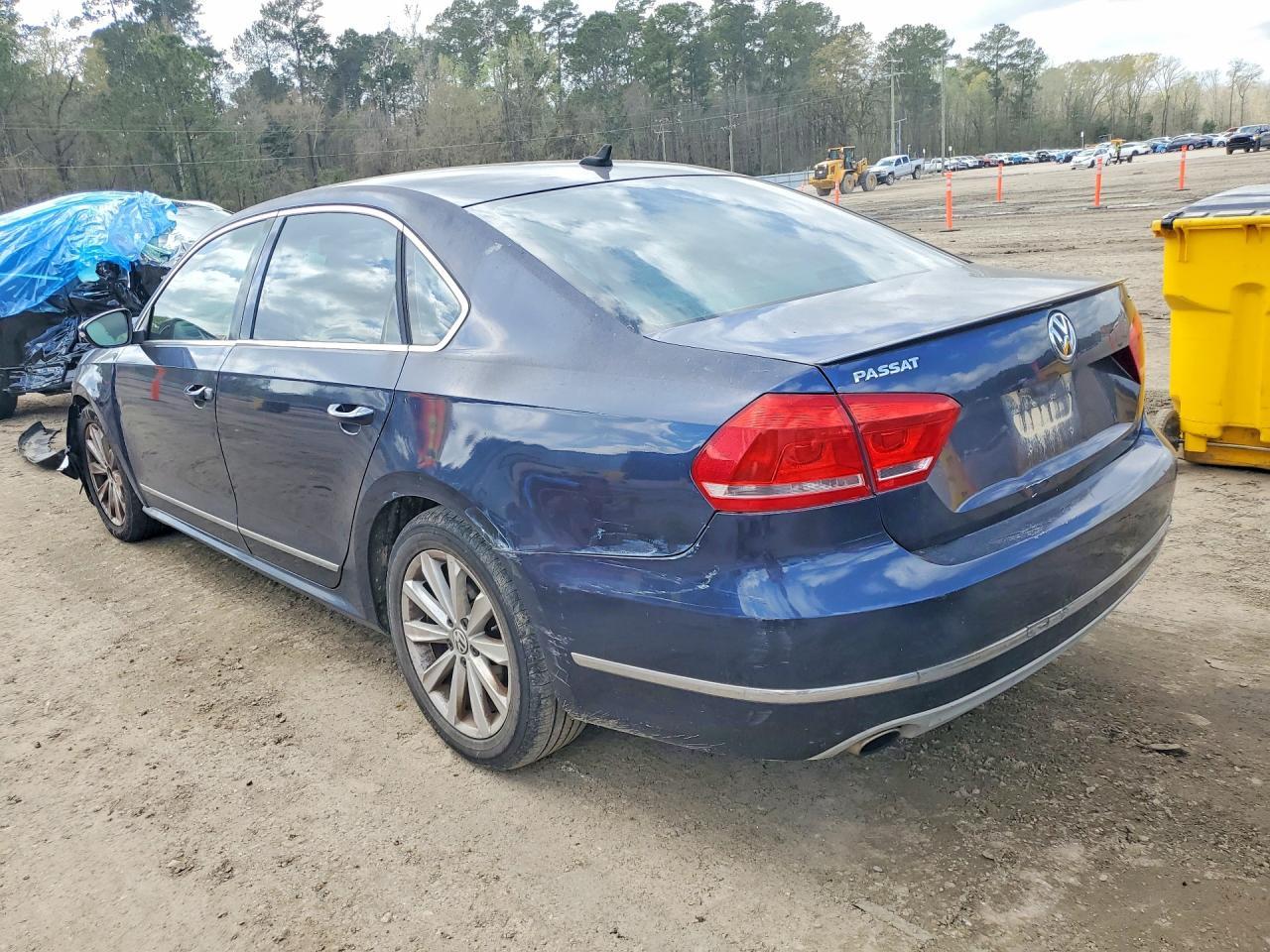 2012 Volkswagen Passat Sel - Image 2