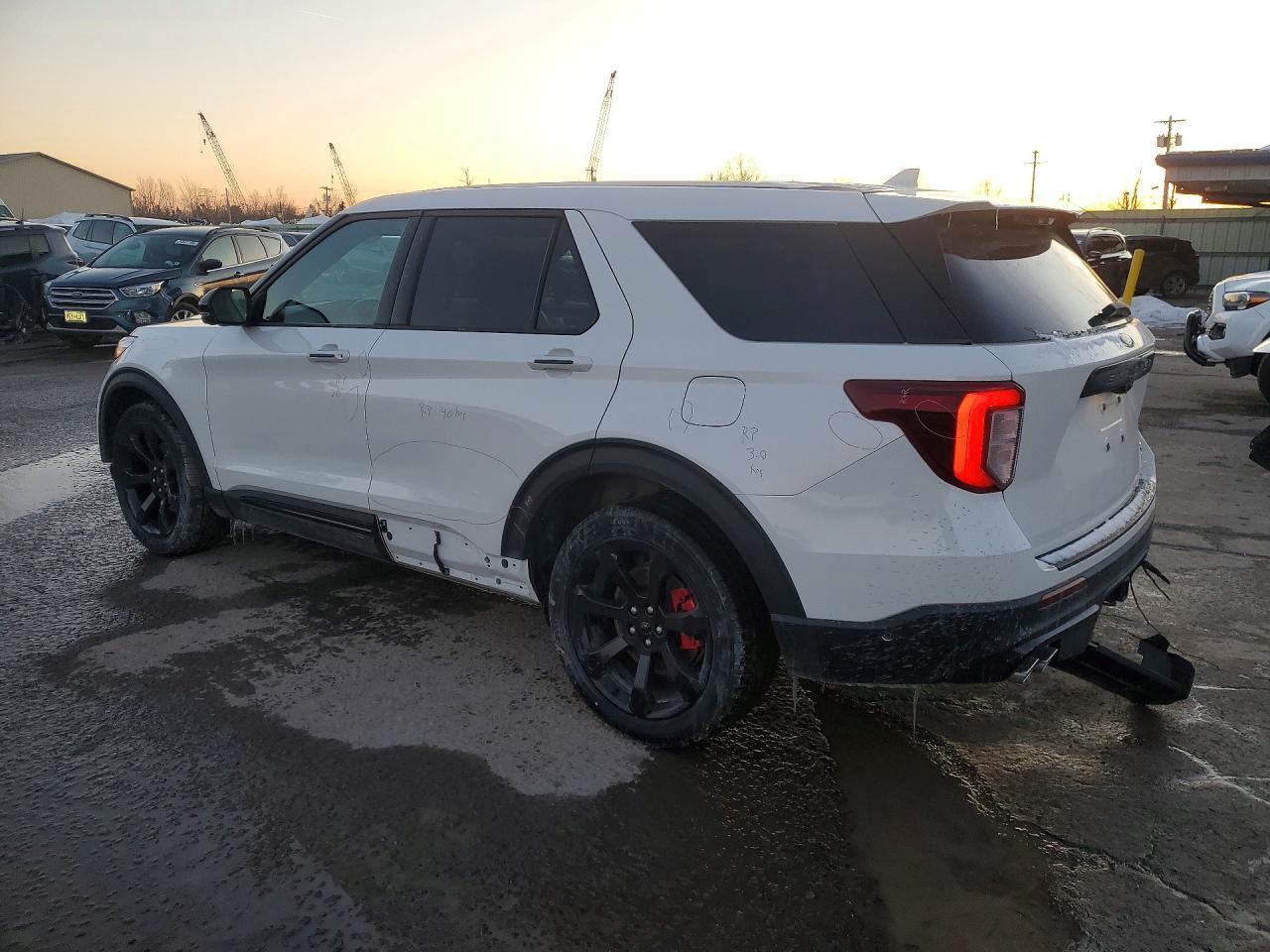 2022 Ford Explorer St - Фото 2