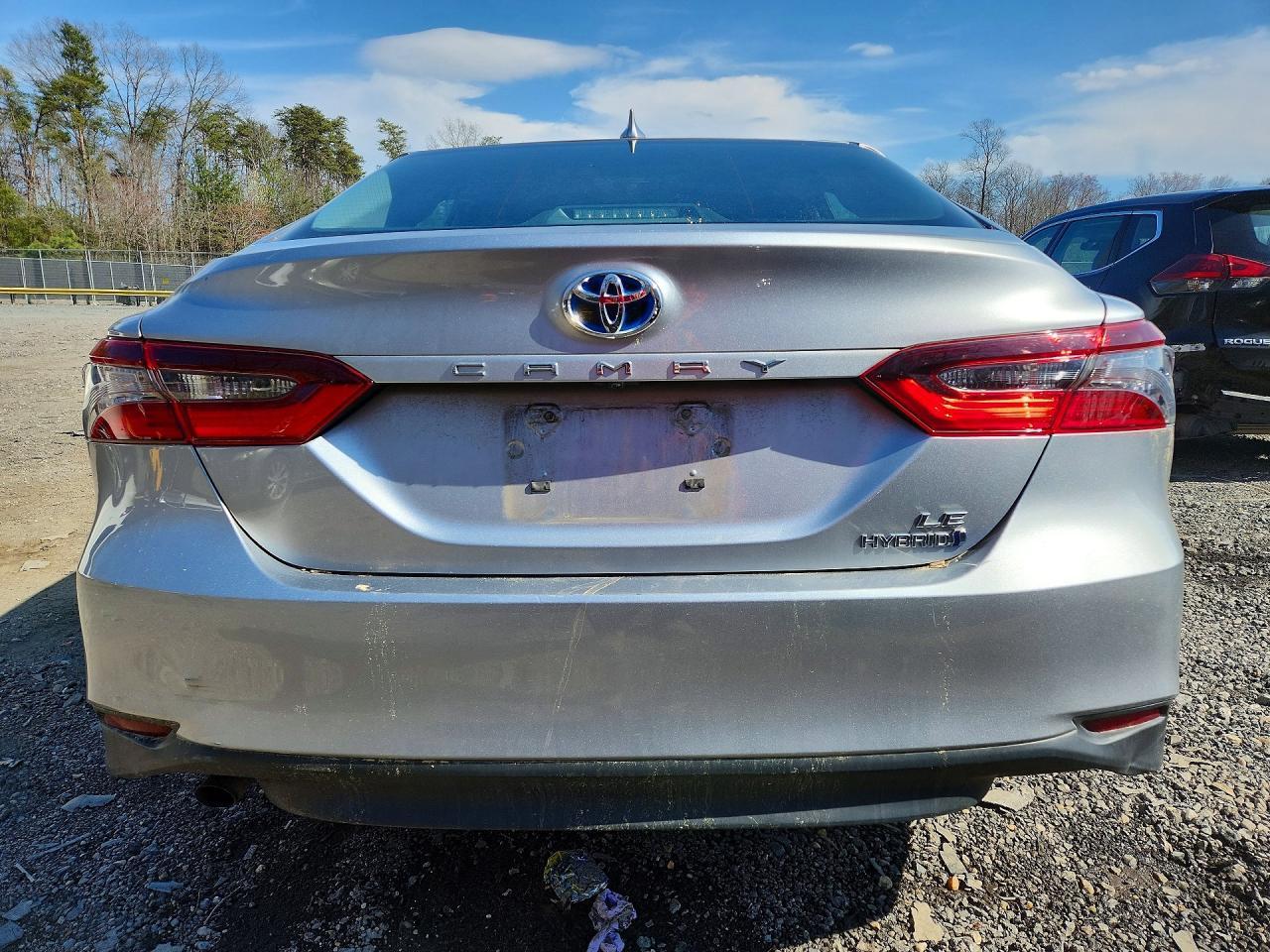 2022 Toyota Camry Hybrid - Image 6