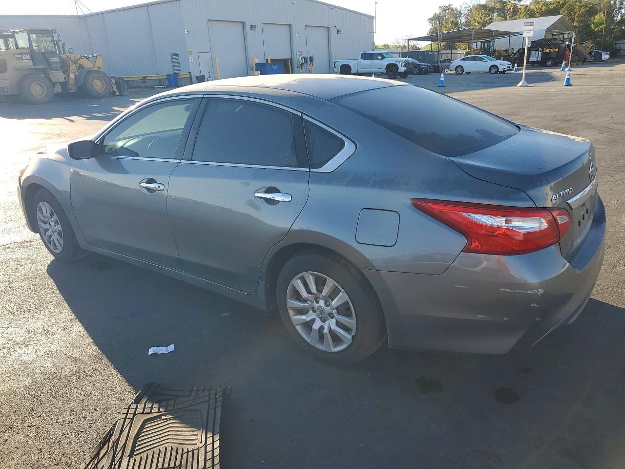 2016 Nissan Altima 2.5 S - Фото 2