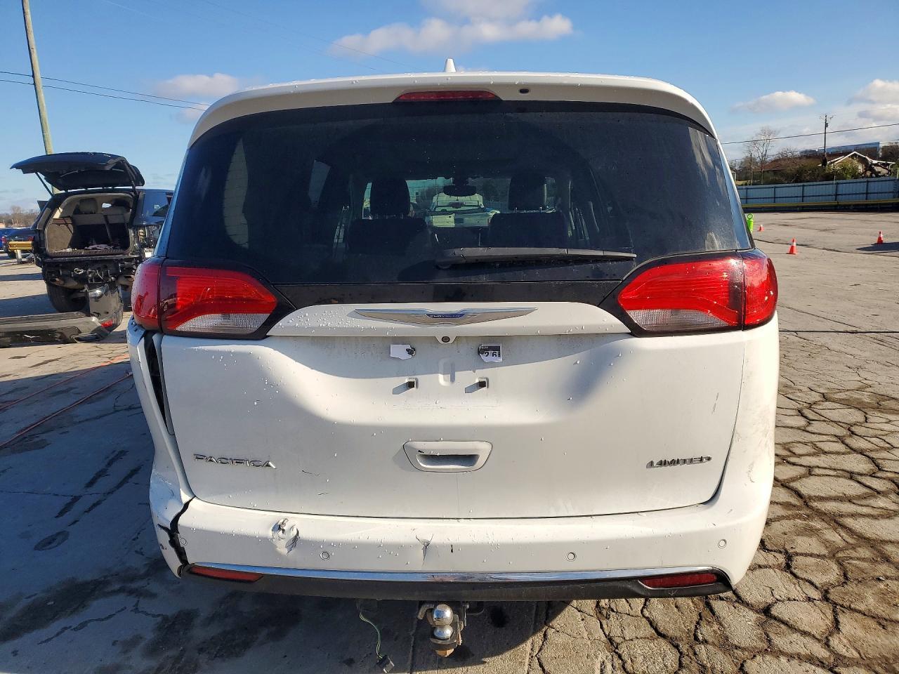 2020 Chrysler Pacifica Limited - Image 6