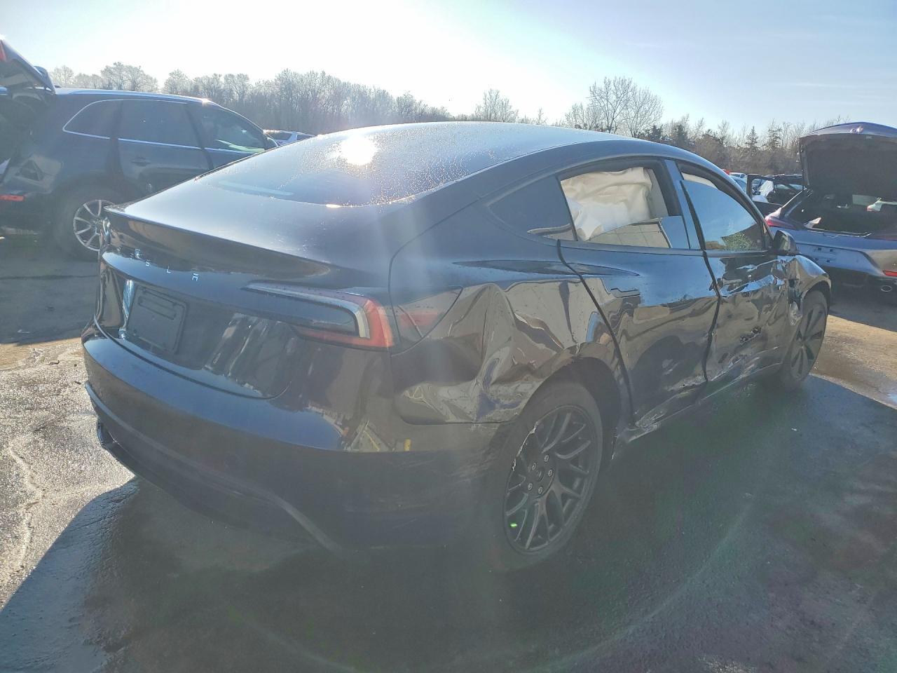 2025 Tesla Model 3 - Фото 3
