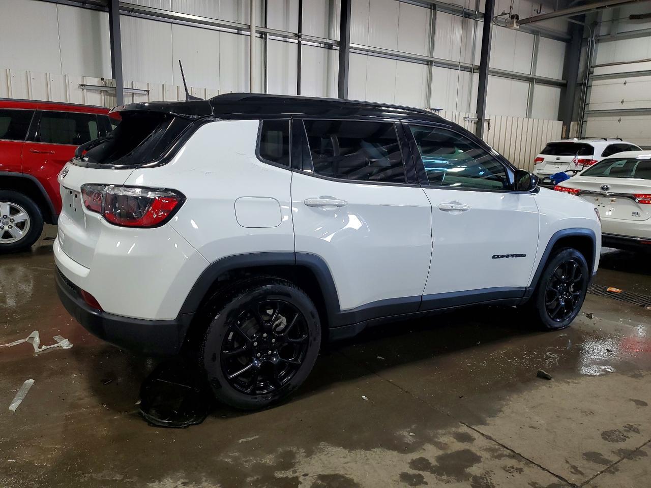 2023 Jeep Compass Latitude - Фото 3