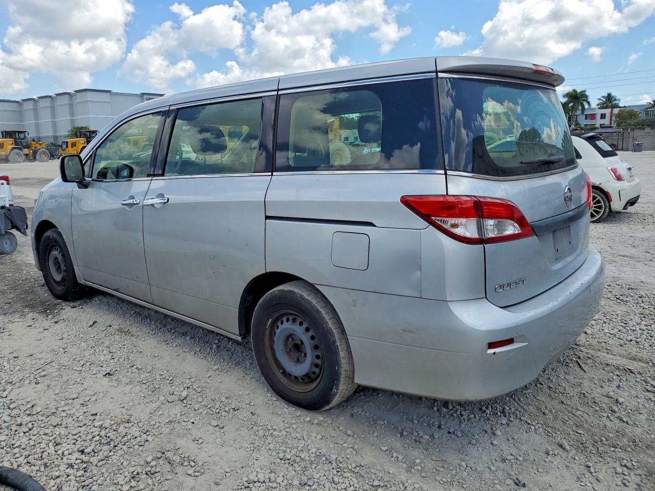 2016 Nissan Quest 3.5 S - Фото 2