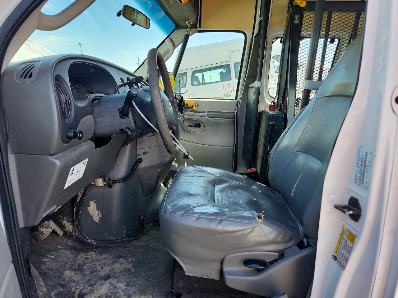2006 Ford Econoline E350 Super Duty Van - Фото 7