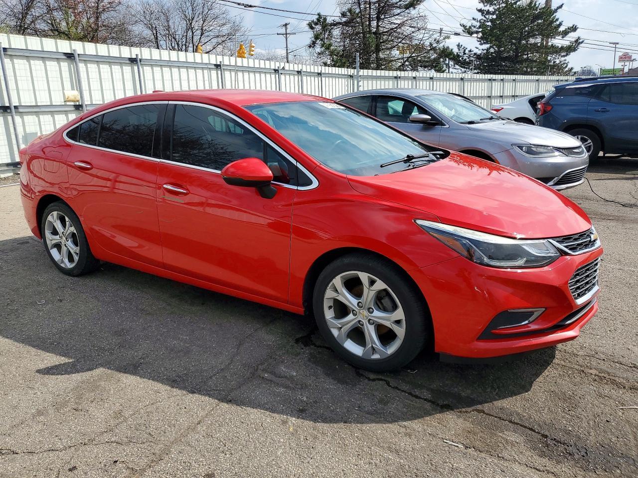 2017 Chevrolet Cruze Premier - Фото 4