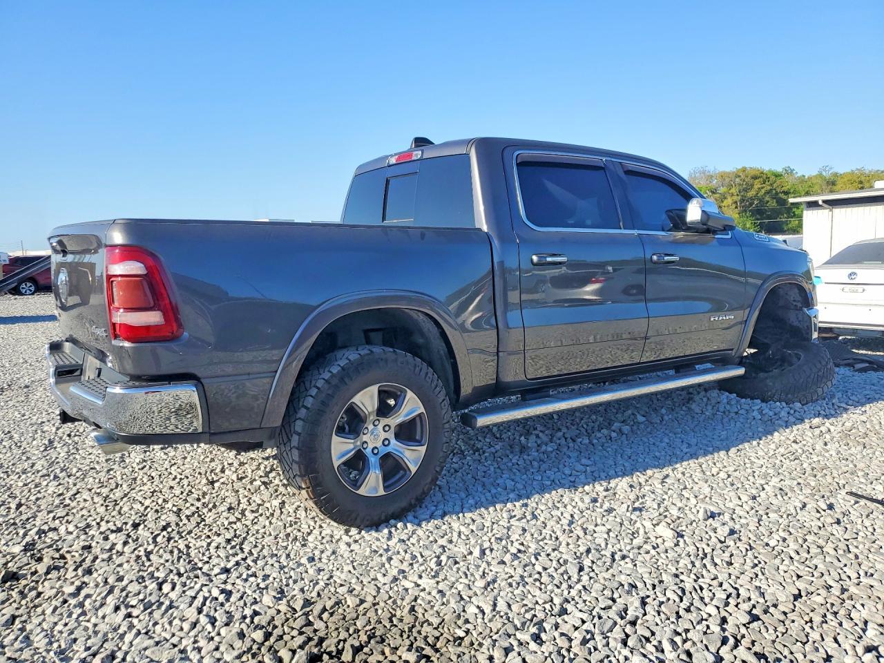 2019 Ram 1500 Laramie - Image 3