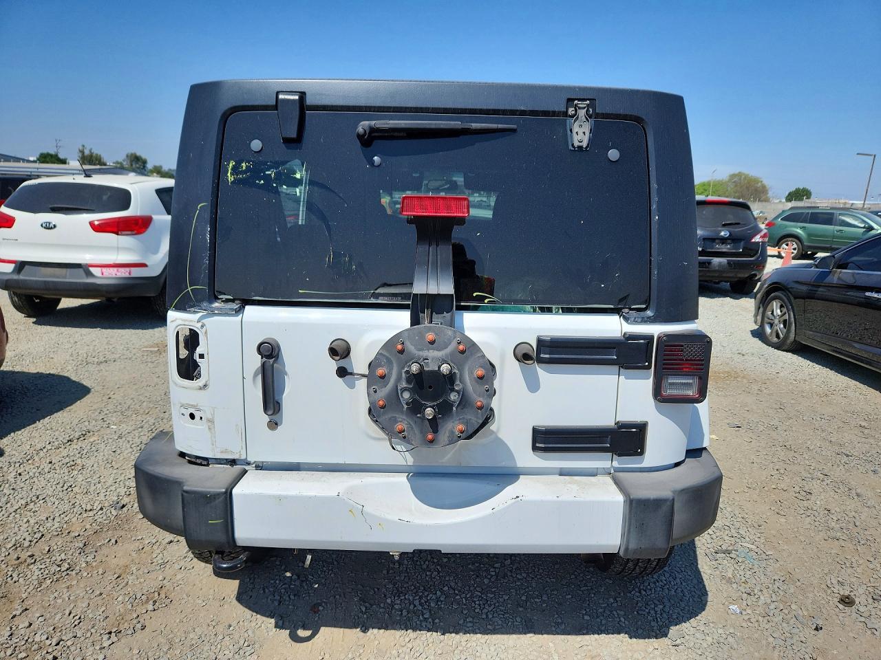 2016 Jeep Wrangler Unlimited Sahara - Image 6