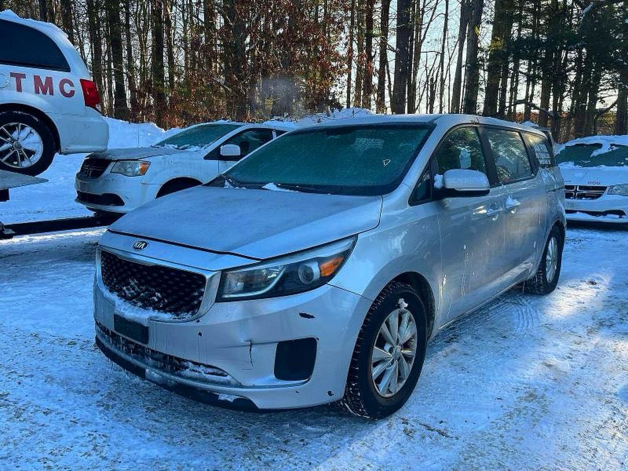 2017 Kia Sedona L - Фото 2