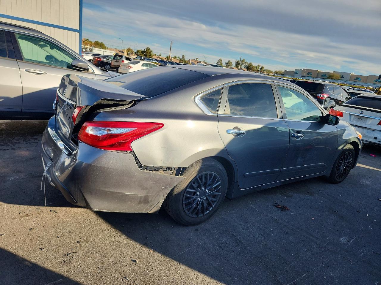 2017 Nissan Altima 2.5 - Image 3