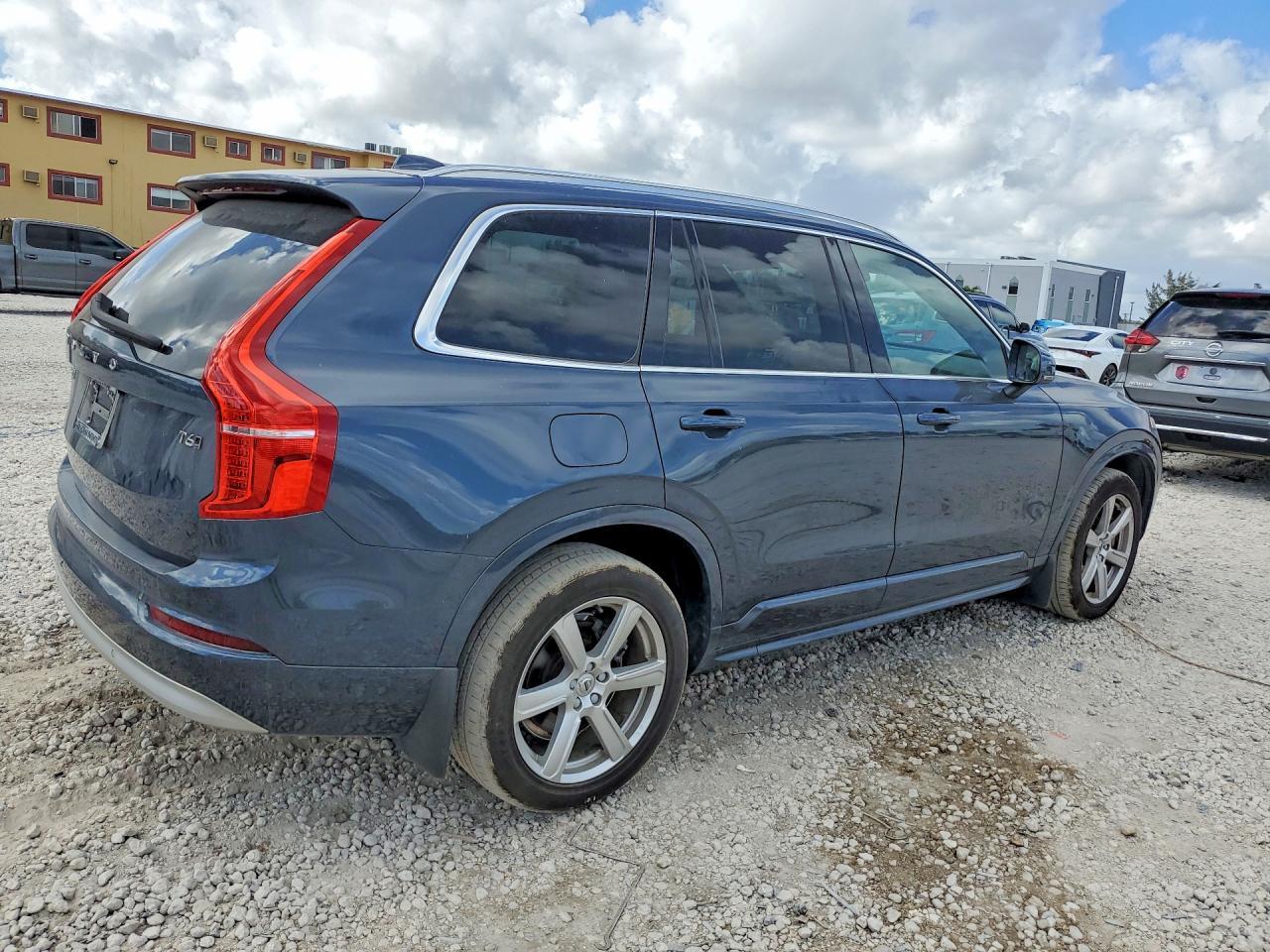 2022 Volvo Xc90 T6 Momentum - Фото 3
