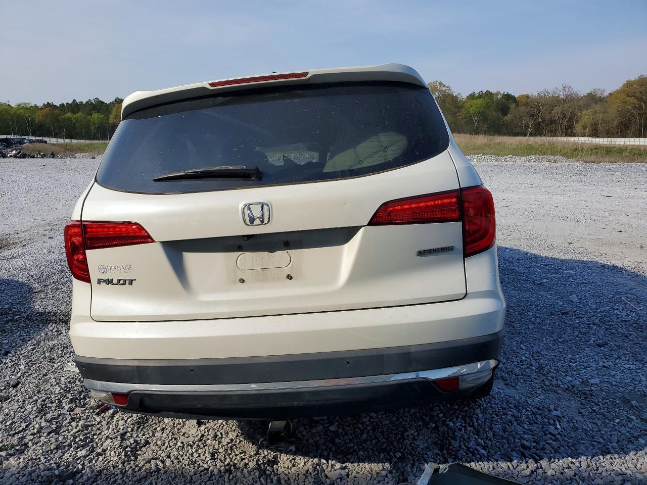 2018 Honda Pilot Touring - Image 6