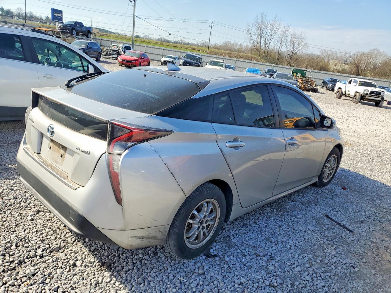 2016 Toyota Prius Two - Фото 3