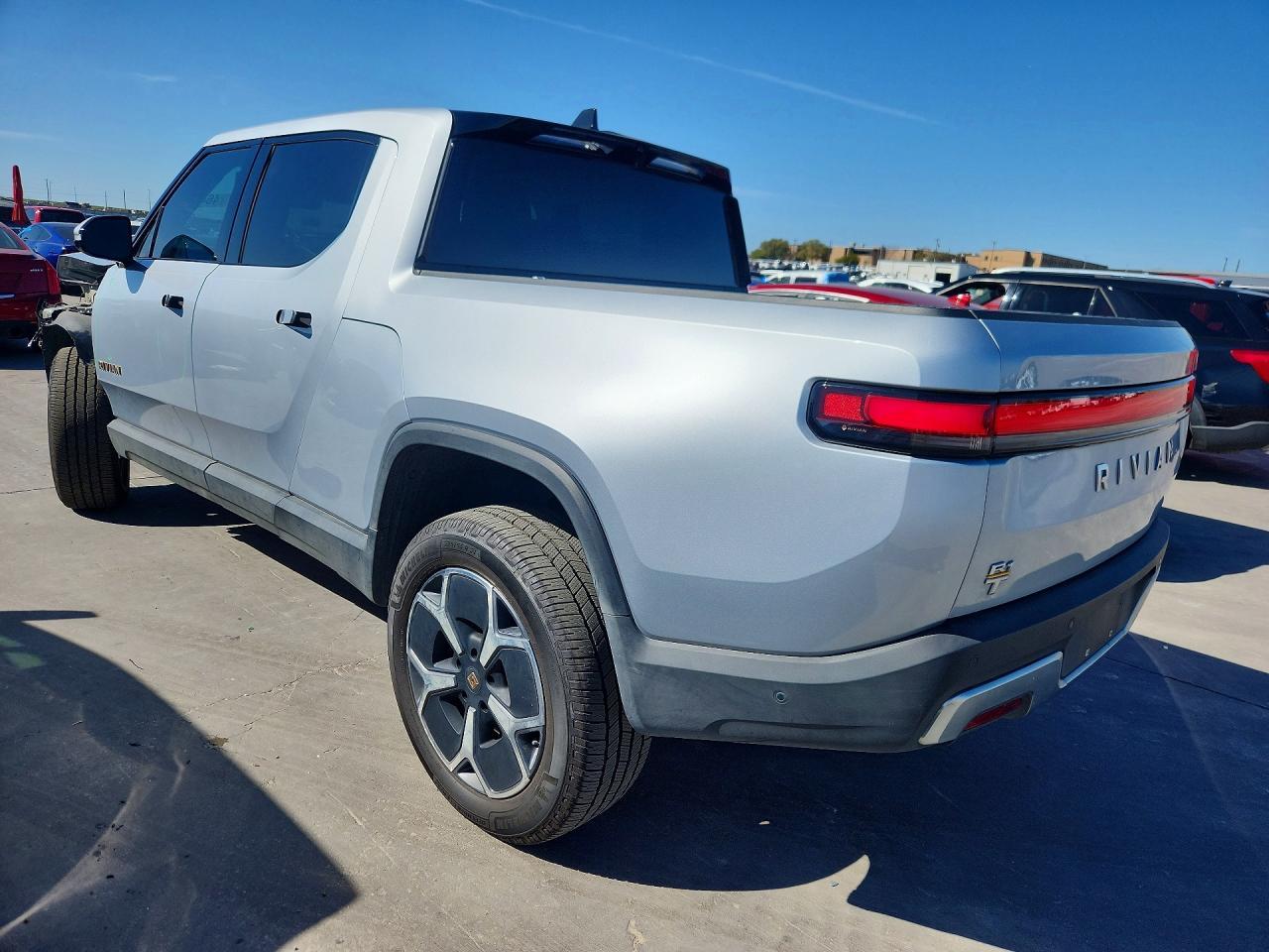 2023 Rivian R1T Adventure - Фото 2
