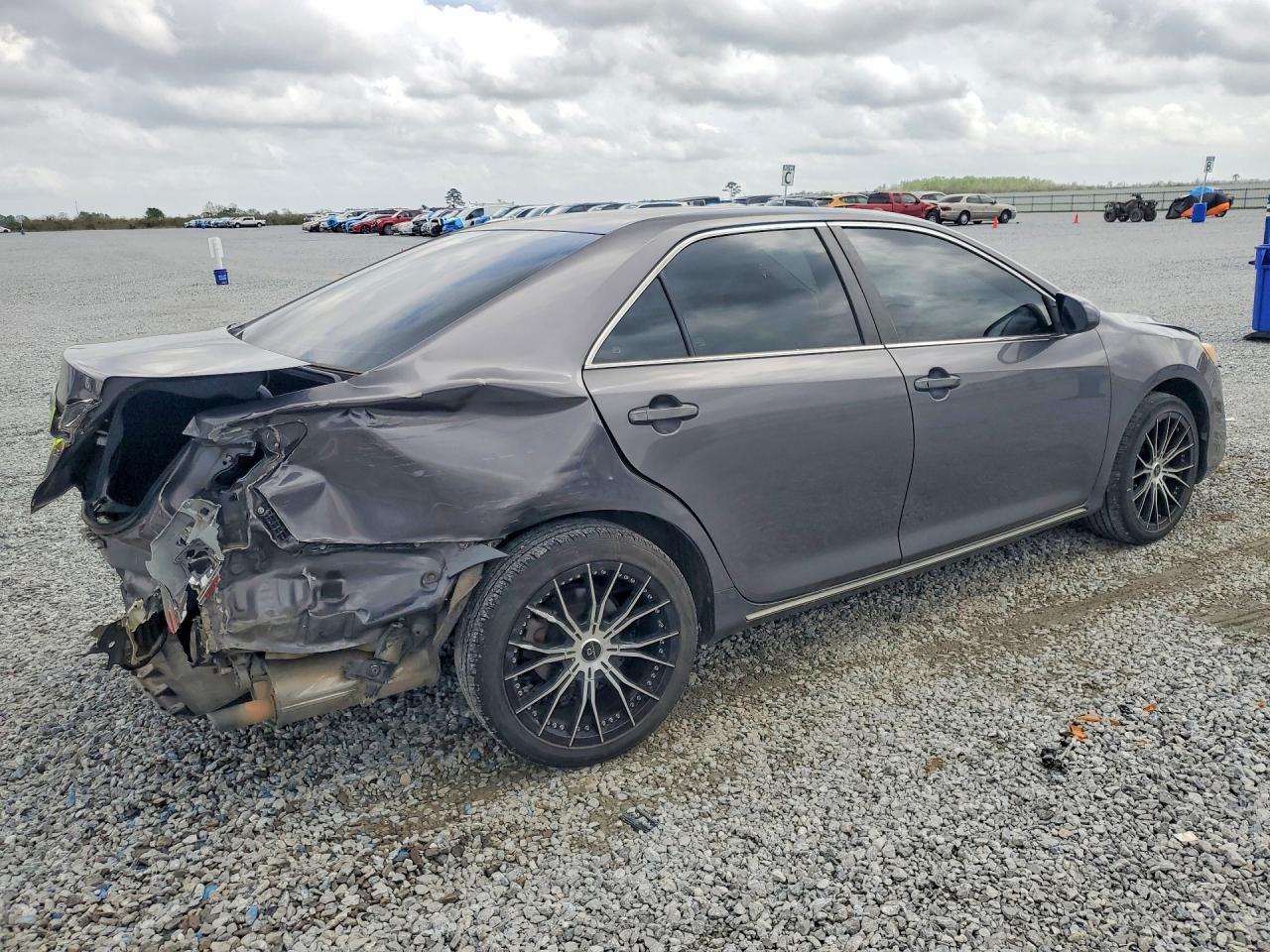 2014 Toyota Camry Le - Фото 3