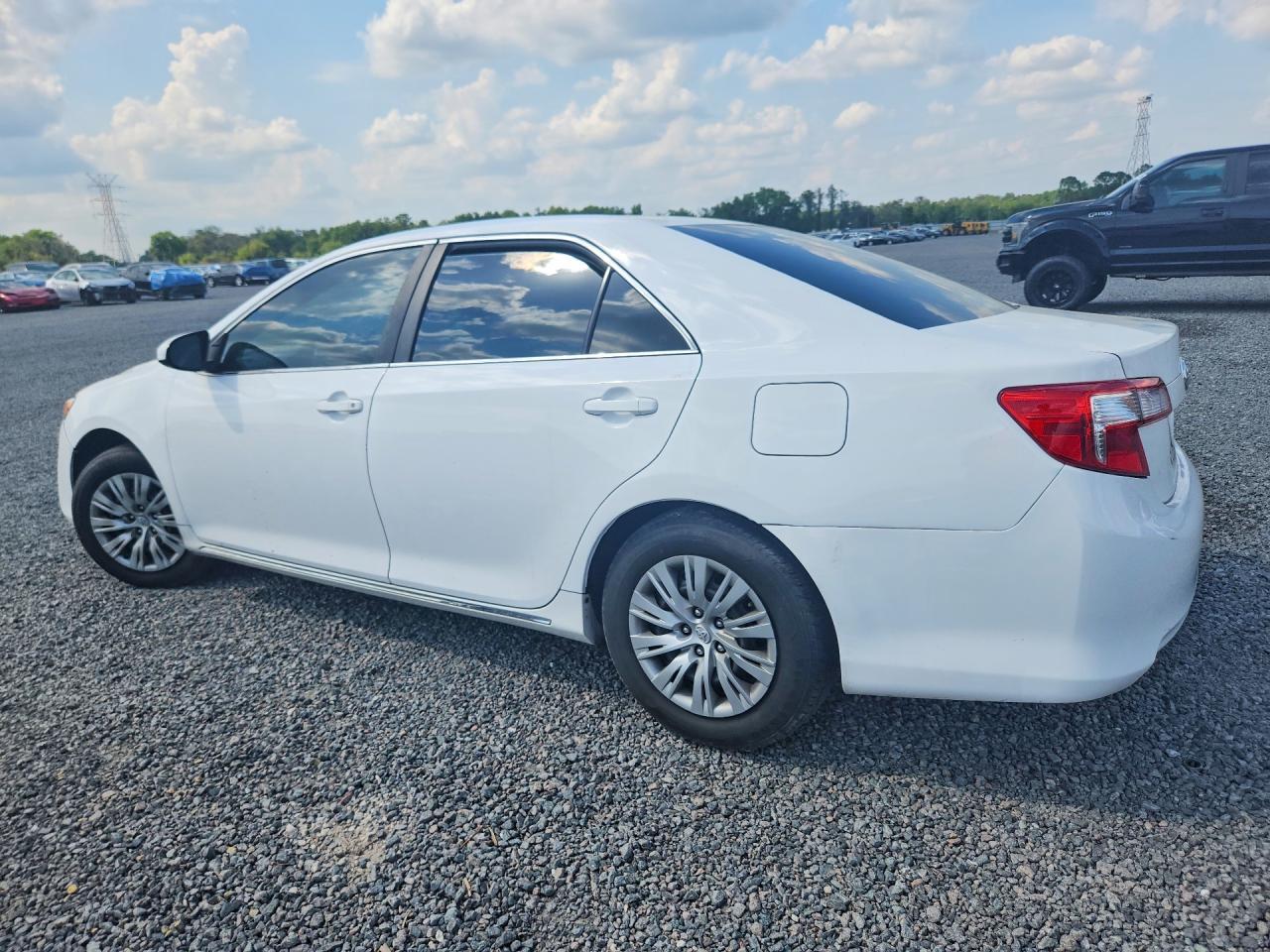 2014 Toyota Camry Hybrid Le - Фото 3