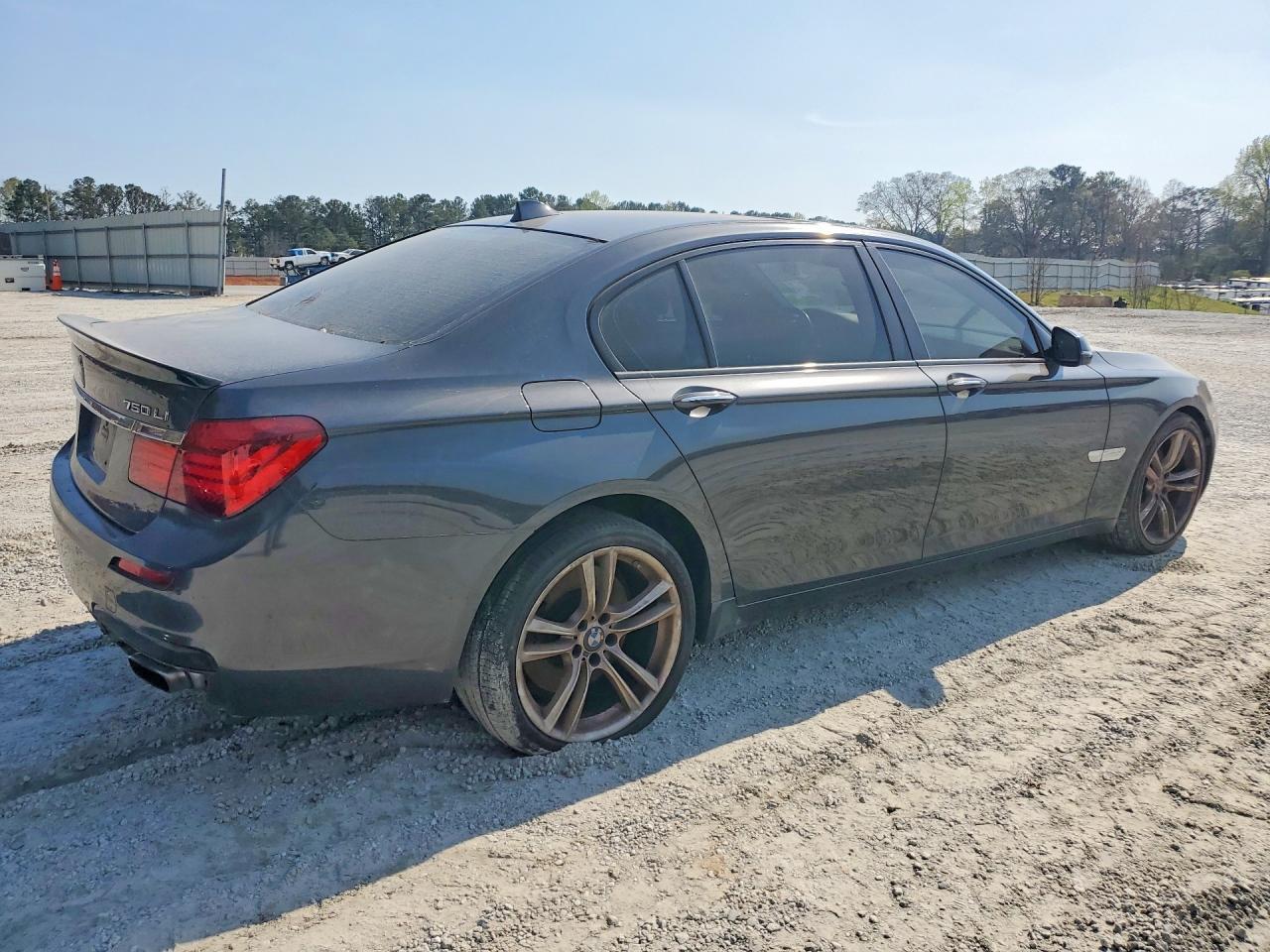 2015 BMW 750 Li - Image 3