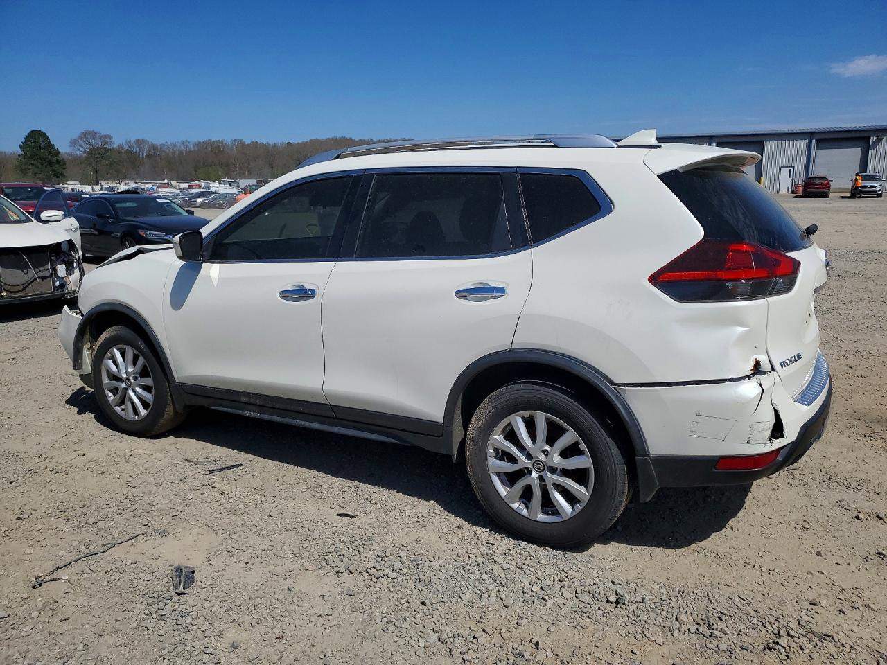 2019 Nissan Rogue Sv - Image 2
