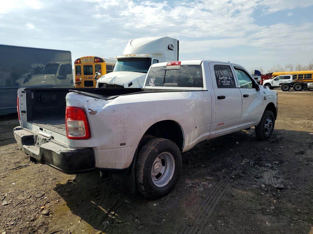 2024 Ram 3500 Tradesman - Фото 3