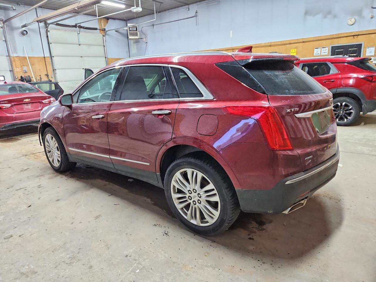 2017 Cadillac Xt5 Premium Luxury - Image 2