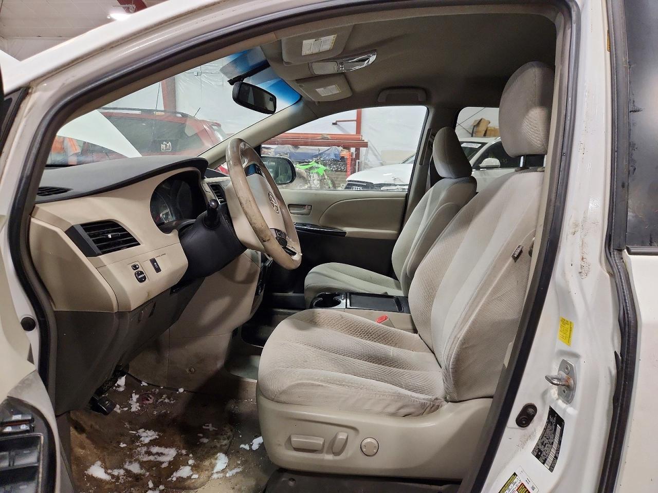 2011 Toyota Sienna Le - Image 7