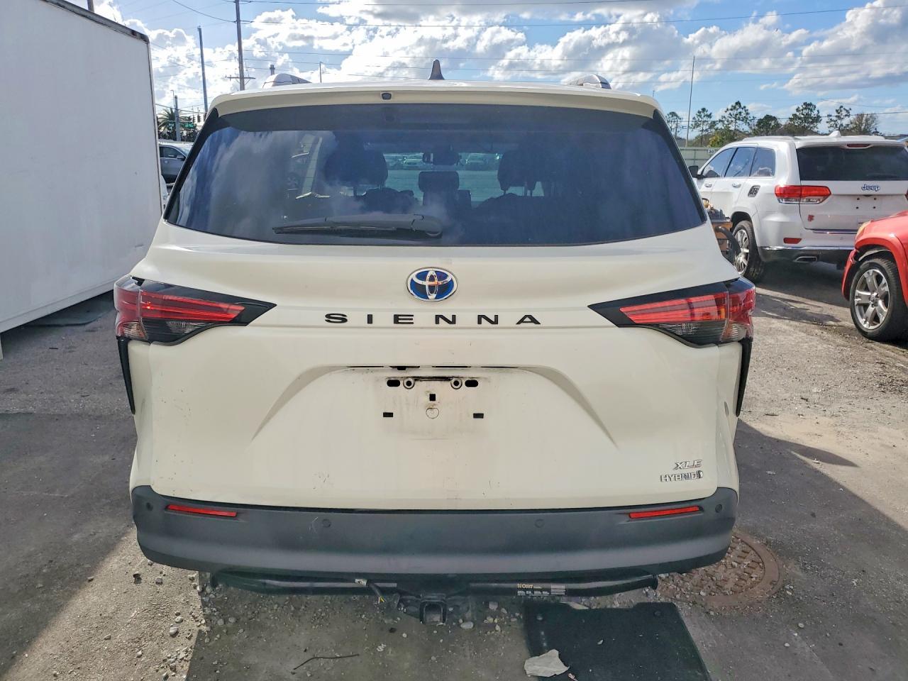 2021 Toyota Sienna Xle 8-Passenger - Image 6