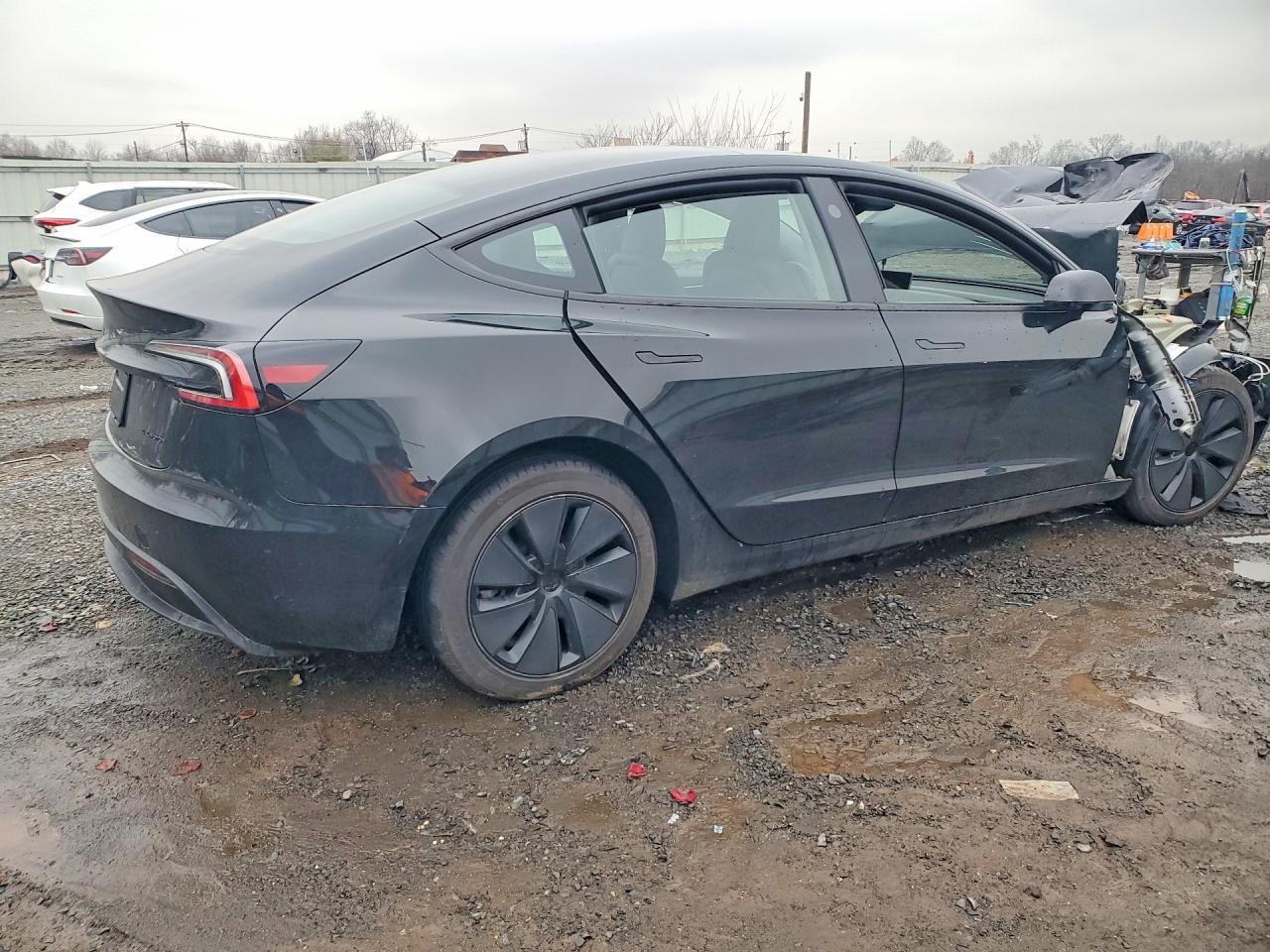 2026 Tesla Model 3 - Фото 3