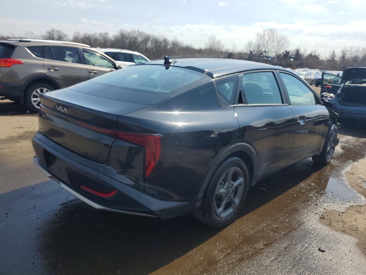 2025 Kia K4 Lxs - Image 3