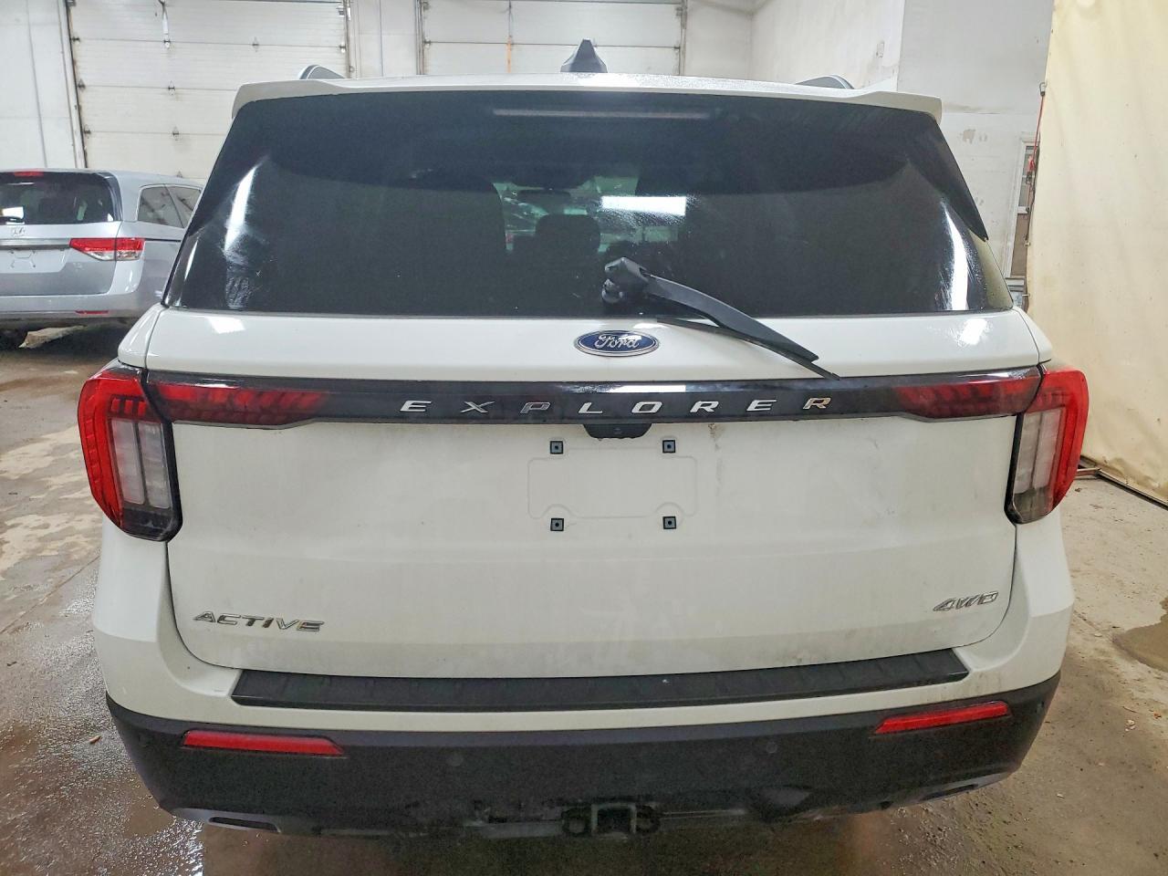 2025 Ford Explorer Active - Фото 6