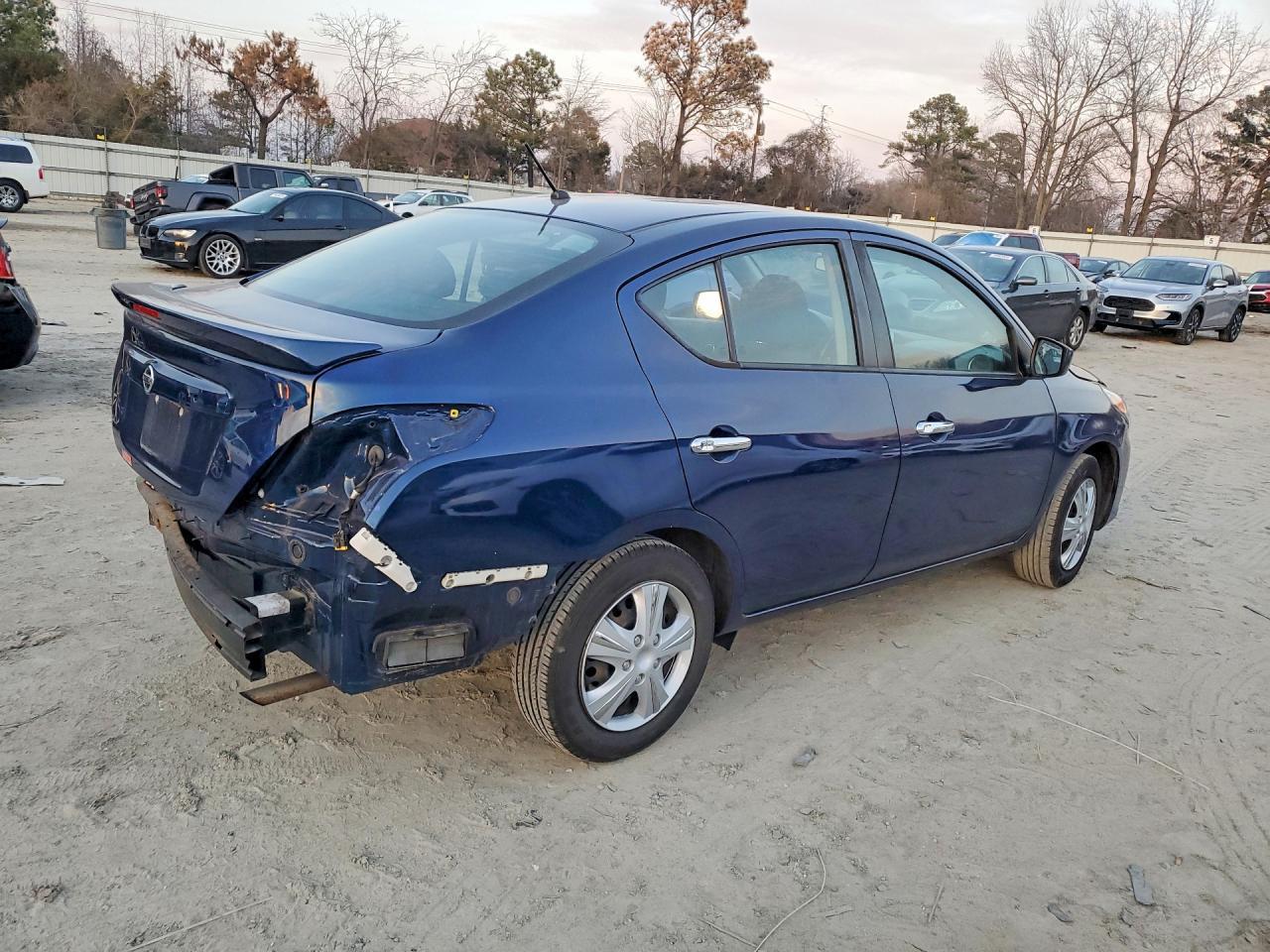 2018 Nissan Versa S - Фото 3